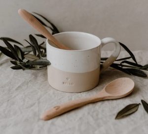 Tasse en grès Hello – Image 3