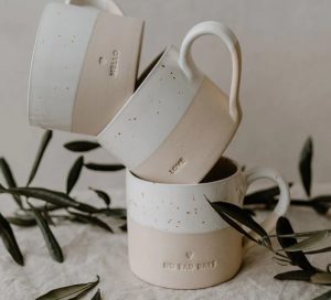 Tasse en grès Hello – Image 2