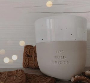 MUG EN GRES "IT'S COLD OUTSIDE" – Image 2