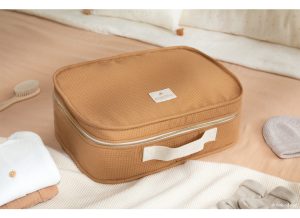Valise de maternité pour bébé Victoria – Ocre de Nobodinoz – Image 6