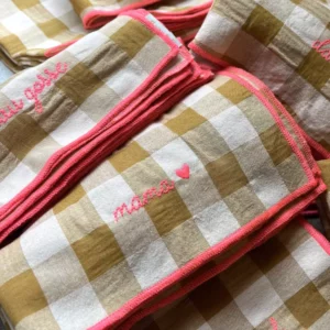 SERVIETTE DE TABLE BRODÉE - MAMA – Image 2