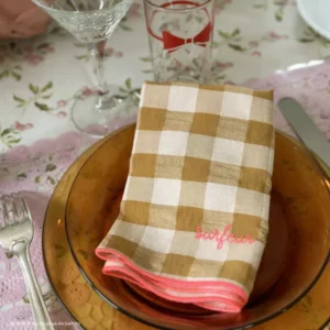 SERVIETTE DE TABLE BRODÉE - SURFEUR