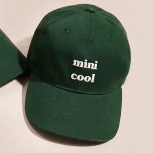La casquette brodée Mini cool - vert sapin de émoi émoi