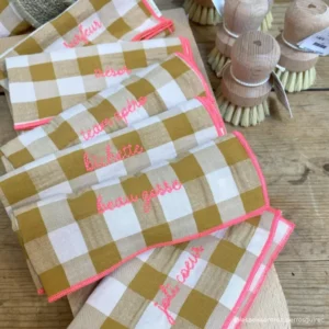 SERVIETTE DE TABLE BRODÉE "DARLING" - MOUTARDE – Image 3