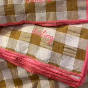 SERVIETTE DE TABLE BRODÉE "DARLING" - MOUTARDE – Image 2