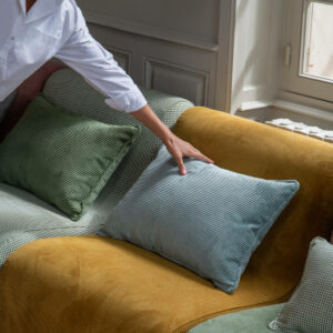 COUSSIN RECTANGULAIRE VELOURS CÔTELÉ KAKI 60*40   de Maison JEUDI – Image 6