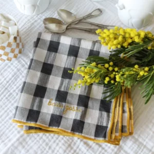 SERVIETTE DE TABLE BRODÉE "BEAU GOSSE" -  RÉGLISSE – Image 2