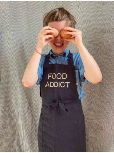 TABLIER ENFANT LIN ET COTON MARCEL "CAVIAR" – Image 3