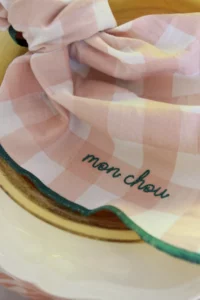 SERVIETTE DE TABLE BRODÉE  MON CHOU MACARON – Image 2