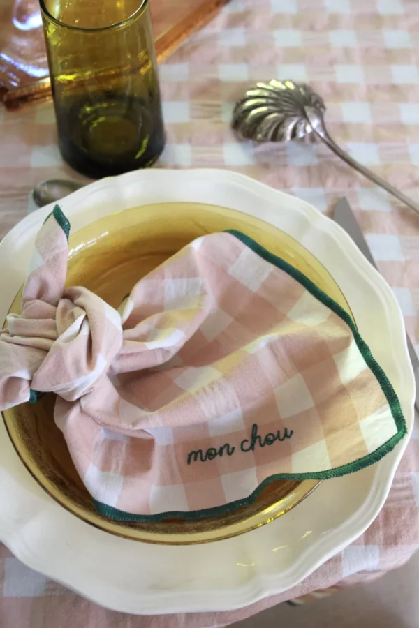 SERVIETTE DE TABLE BRODÉE  MON CHOU MACARON