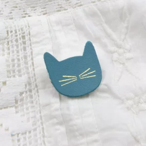 BROCHE CHAT BLEU