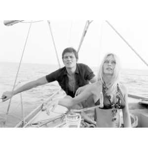 PHOTO BARDOT DELON VOILIER