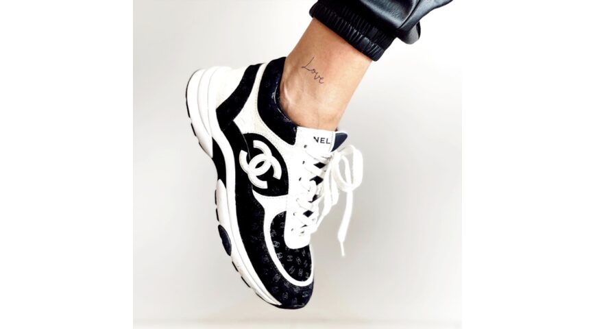 LOVELY SIOOU - LOVE – Image 4