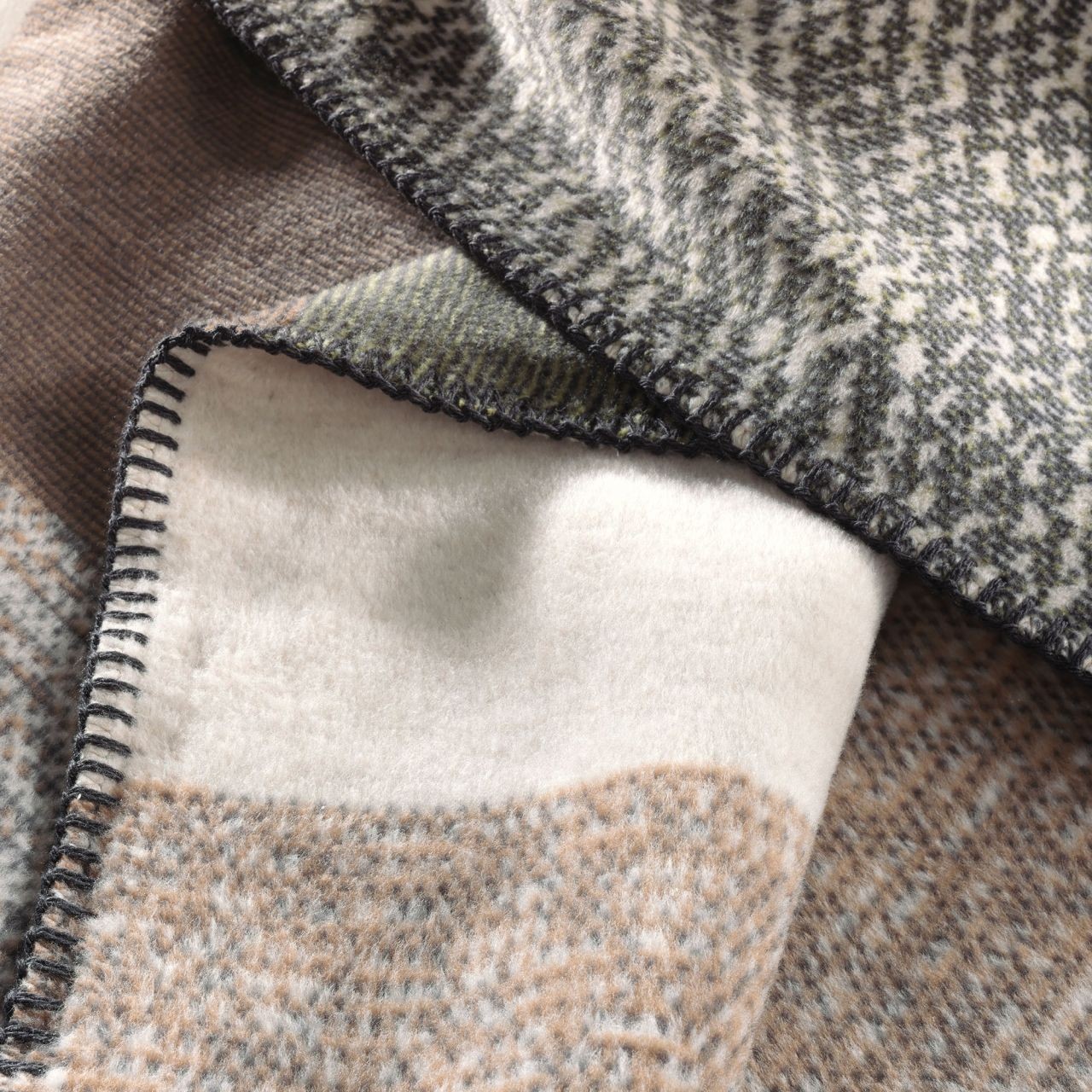 PLAID NORDIC ROCK – Image 5