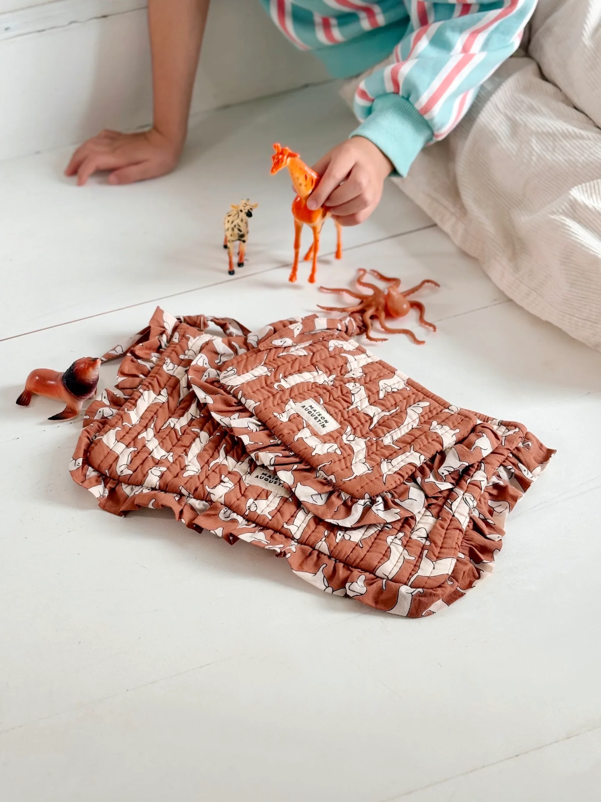 PETITE POCHETTE TECKEL MARRON