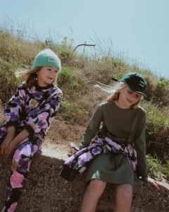 La casquette brodée Mini cool - vert sapin de émoi émoi – Image 3