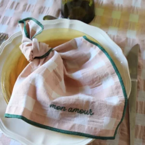 SERVIETTE DE TABLE BRODÉE  MON AMOUR MACARON