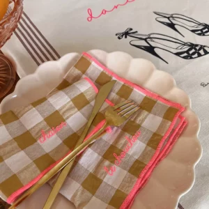 SERVIETTE DE TABLE BRODÉE CHATON MOUTARDE