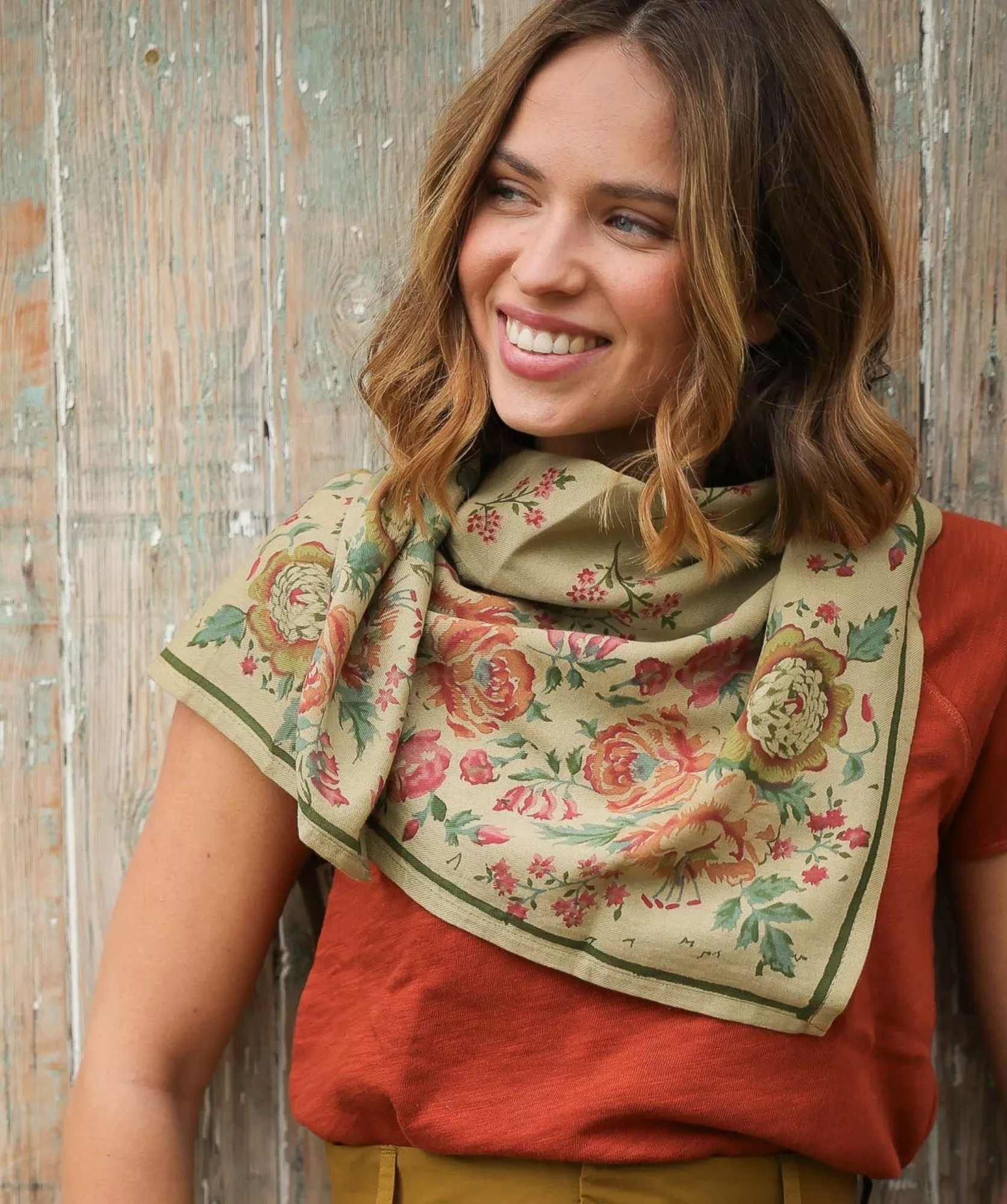 FOULARD GRAND FORMAT Jeanet Amande