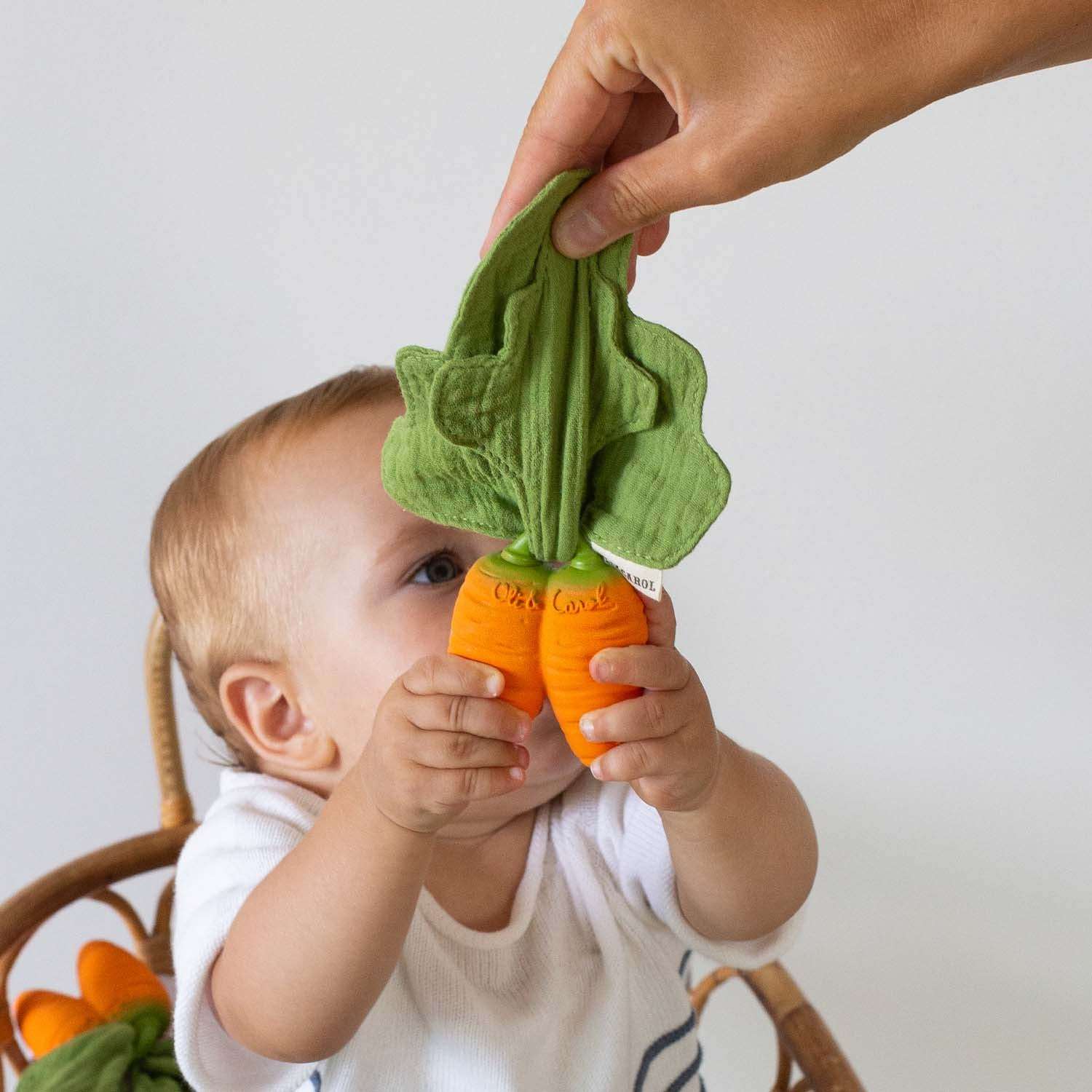 Cathy the Carrot Mini Doudou-Anneau Dentition Bébé – Image 3